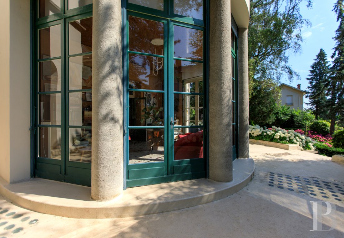 En Saône-et-Loire, à Mâcon, une villa et son jardin entièrement de style Art déco - photo  n°61